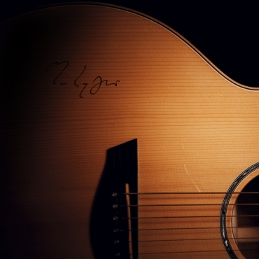 Наклейка на гитару автограф Марка Нопфлера