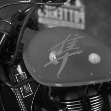 Наклейка на мотоцикл иероглиф Suzuki Hayabusa